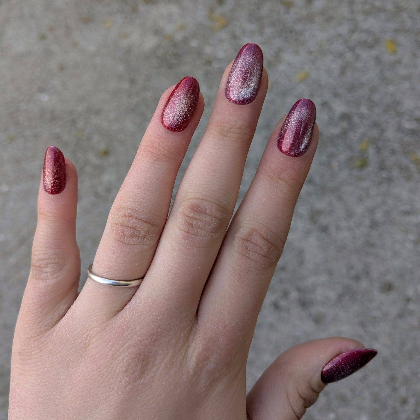 Rouge nacré cat eye shiny ~ Rond S (Sans mesures)