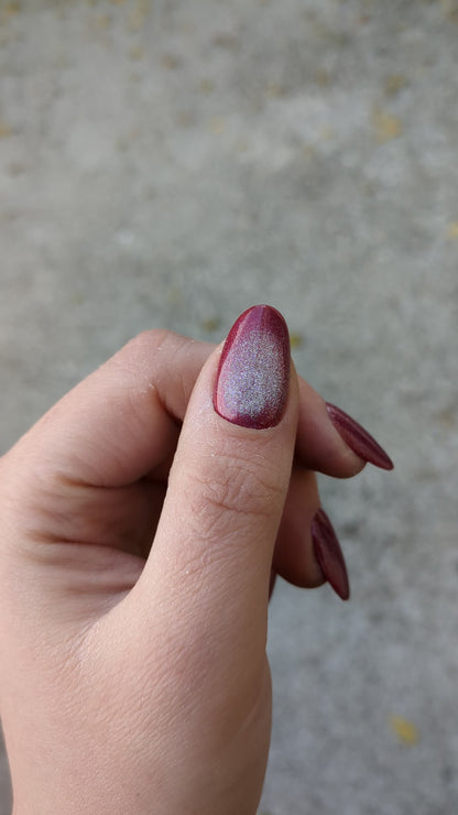 Rouge nacré cat eye shiny ~ Rond S (Sans mesures)
