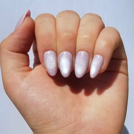 Soft cat eye rose ~ Amande S