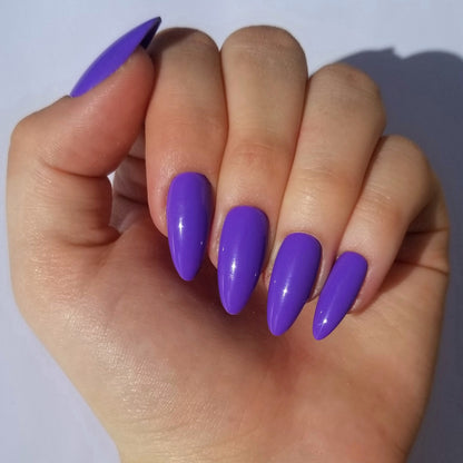 Violet ~ Amande M