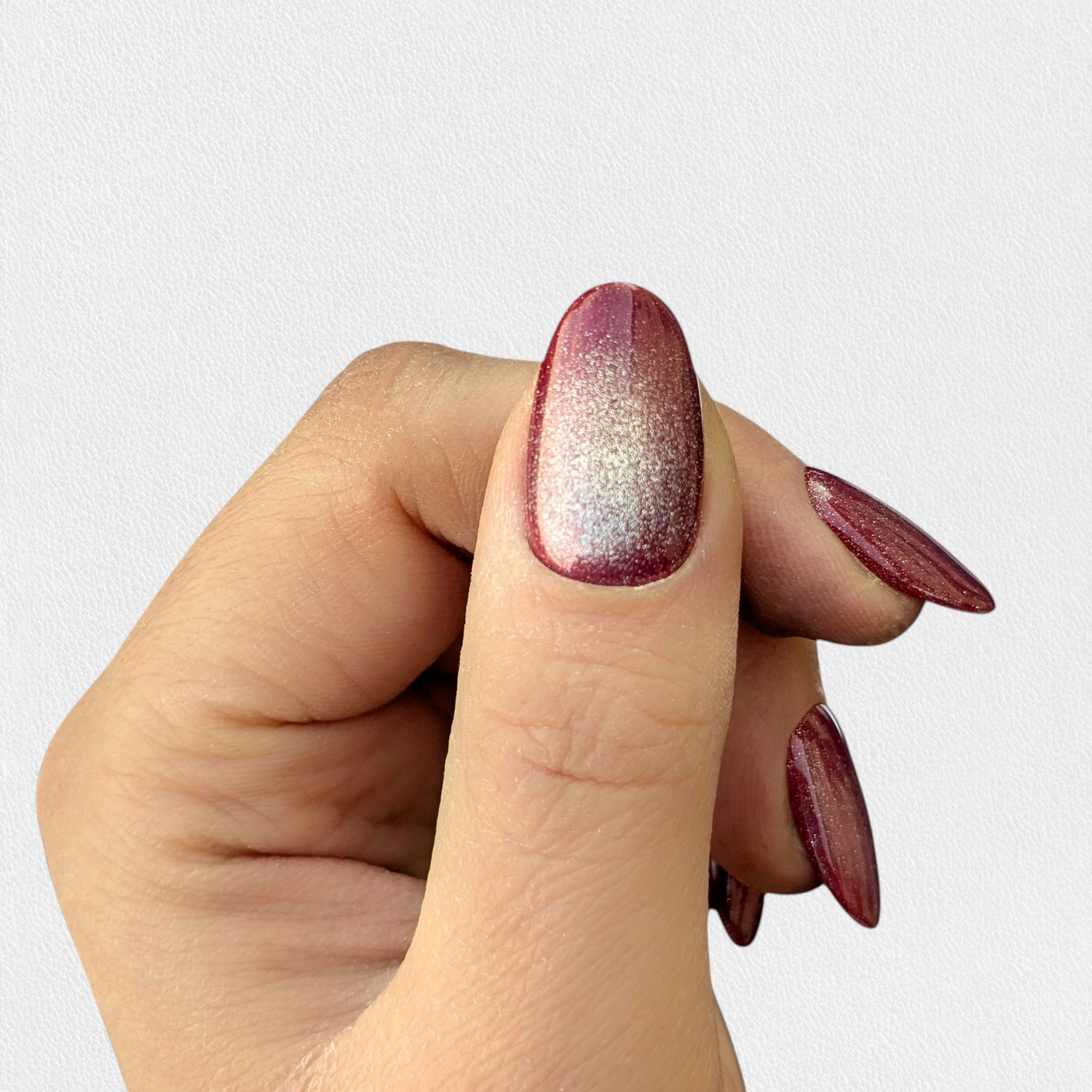 Rouge nacré cat eye shiny ~ Rond S (Sans mesures)